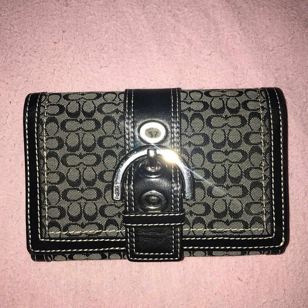 NWOT Coach Black Signature Buckle Wallet - Picture 1 of 8